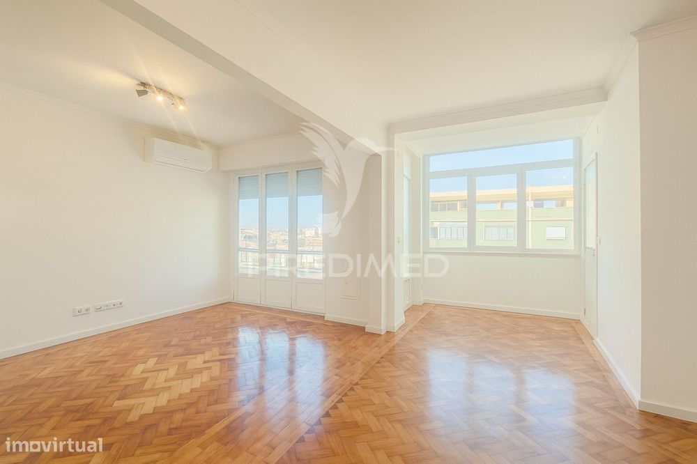 Apartamento T3 Renovado em Entrecampos – Localização Premium