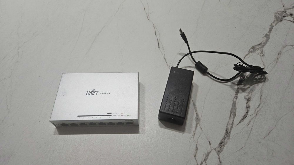 Ubiquiti US-8 switch zarządzalny