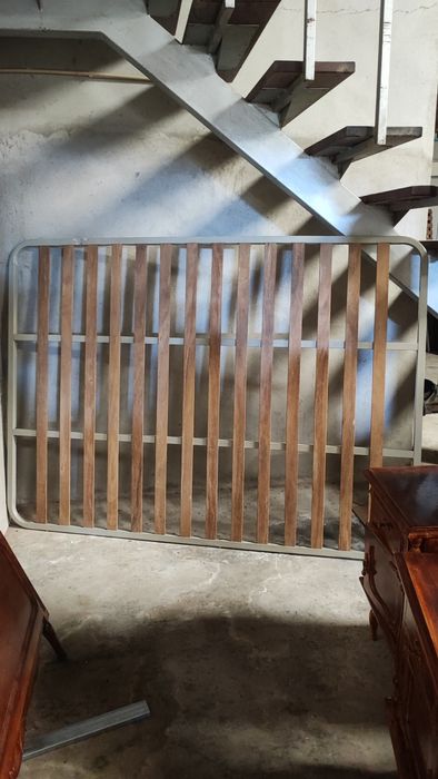 Conjunto cama e duas mesas de cabeceira