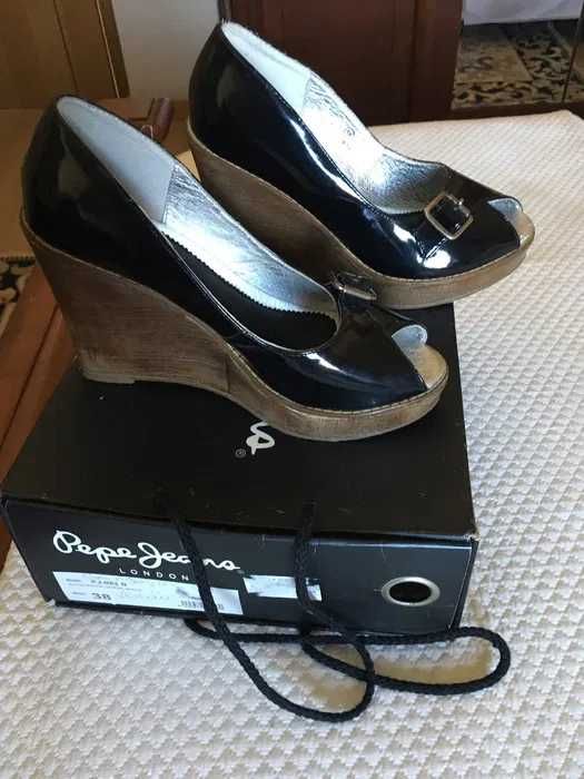 Sapatos pretos de cunha Pepe Jeans
