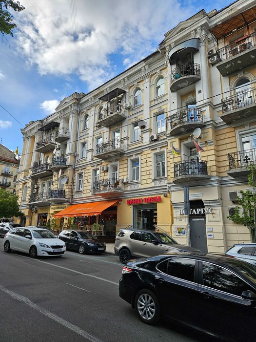 Продаж 3-х кімн, вул. Володимирська 40/2. м.Золоті Ворота