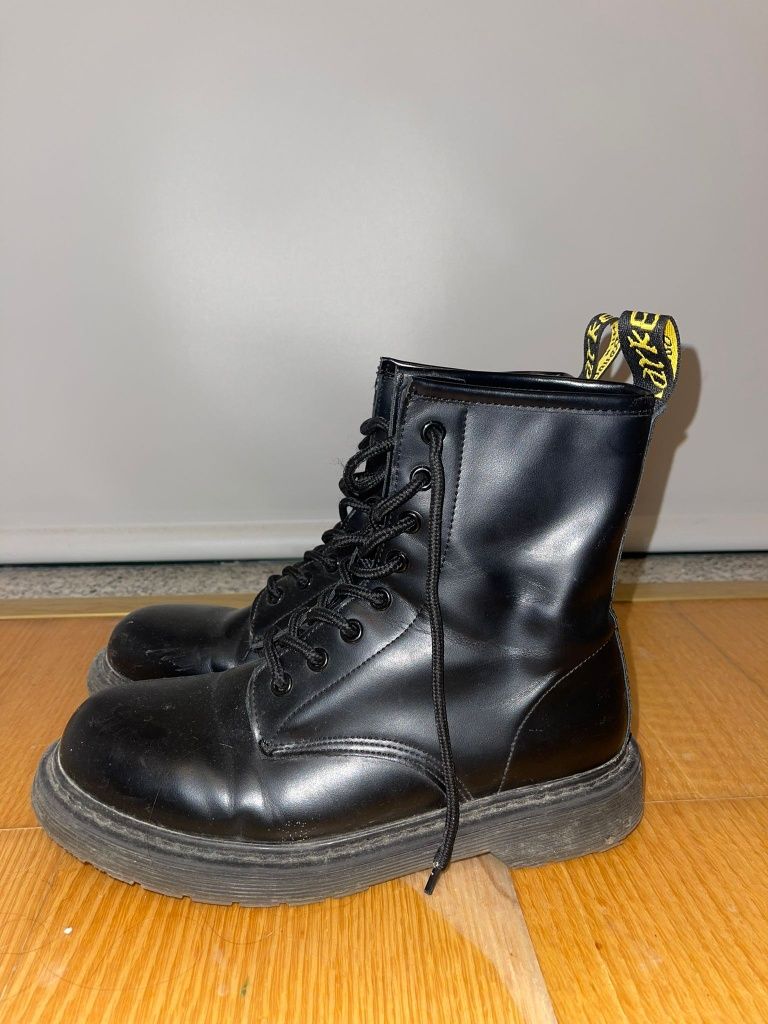 Botas estilo Dr Martens