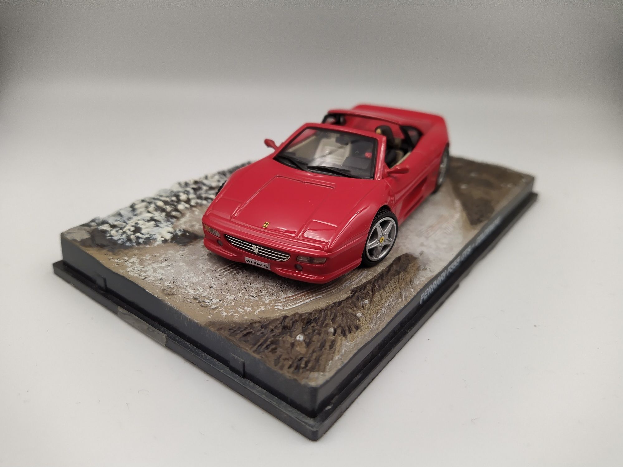 Ferrari F355 GTS Goldeneye James Bond Eaglemoss 1:43