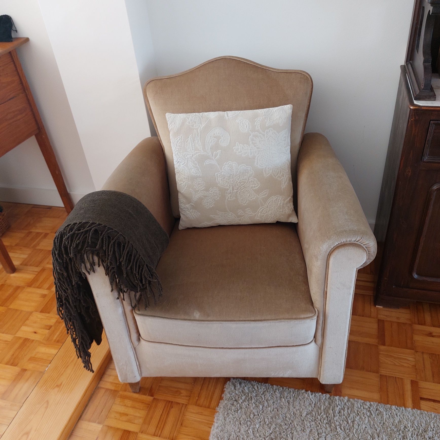 Sofa, poltrona beige em muito bom estado