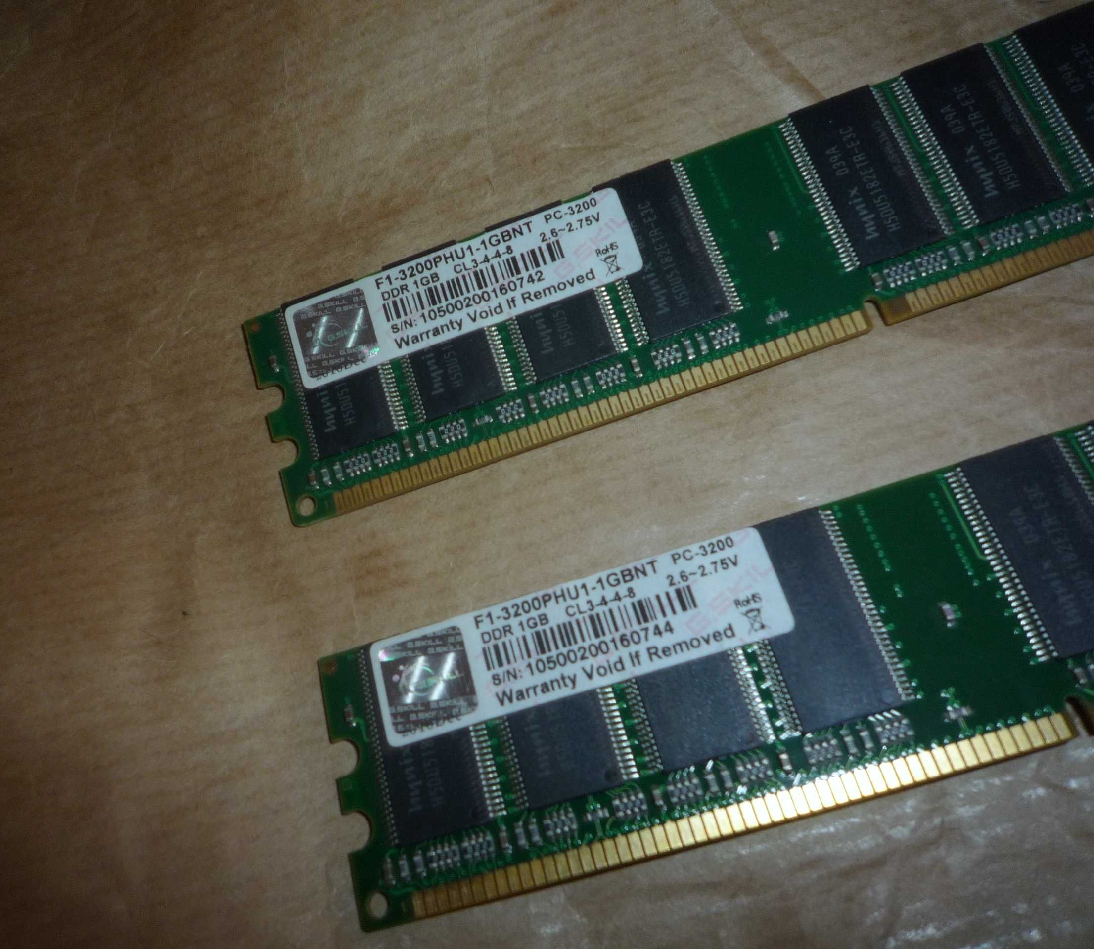 модули памяти 1 GB - 2 шт. PC-3200  DDR1