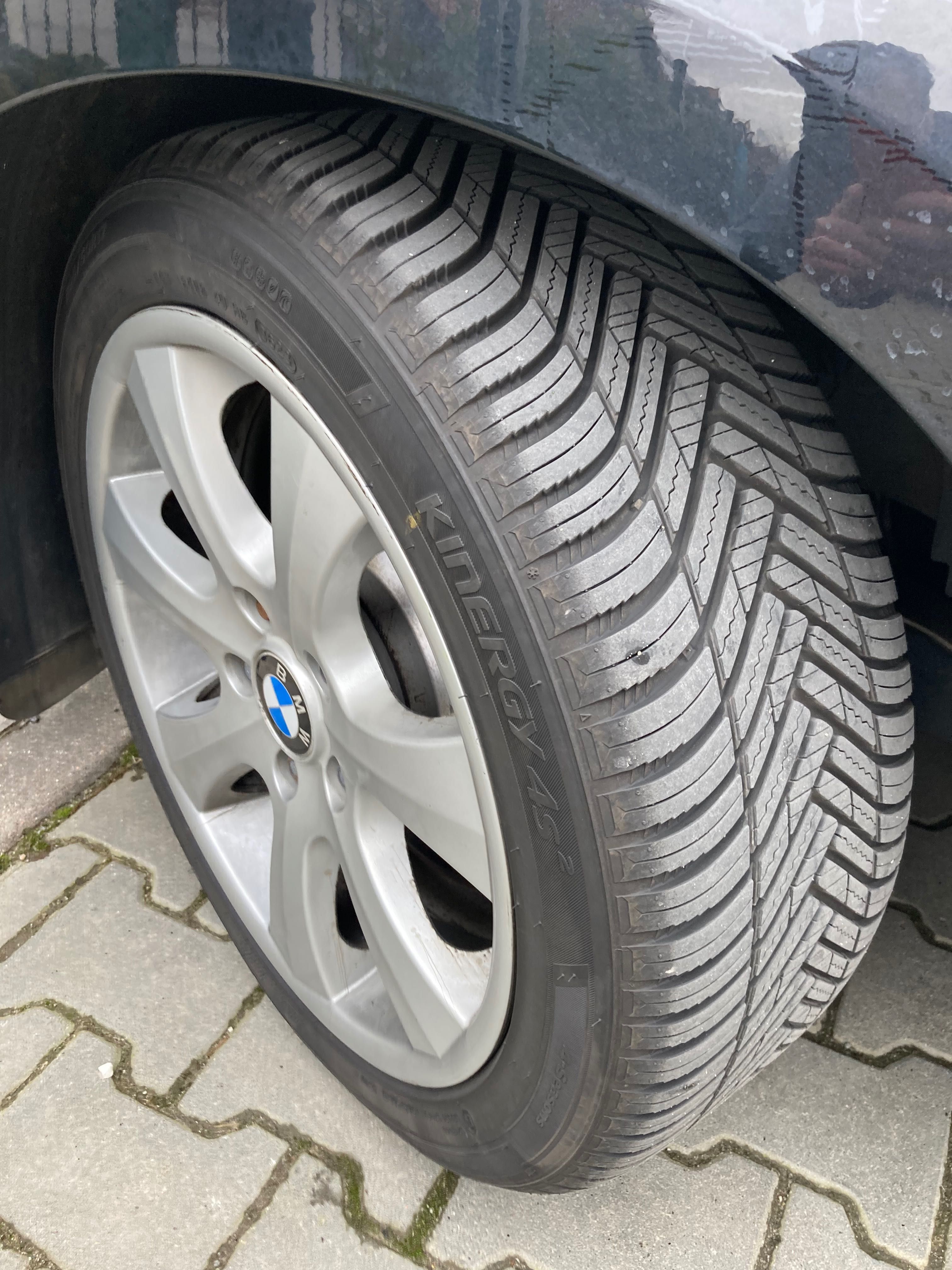 Komplet 4 kol calorocznych BMW (opony Hankook Kinergy 4S2 205/50 R17)