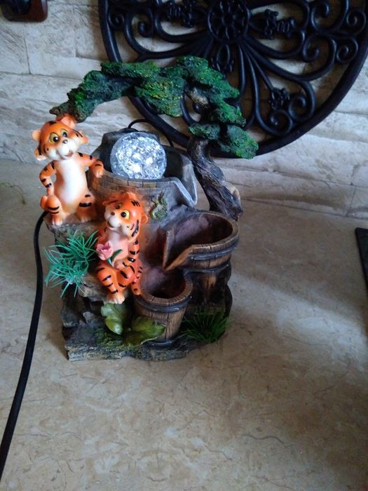 Dekoracja wodospad podświetlany ruchoma kula