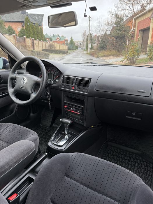 Volkswagen GOLF 1.6 MPI Avtomat