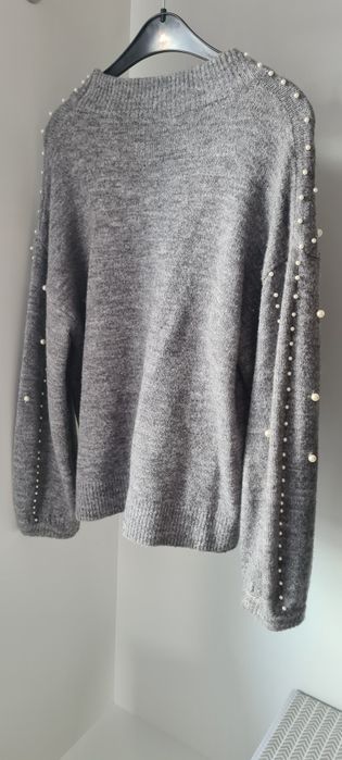 Sweter z perełkami