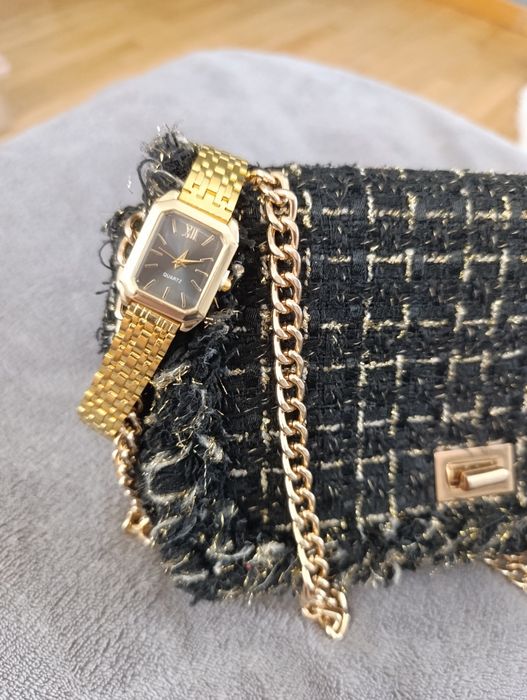 Zegarek złoty z kwadratową tarczą