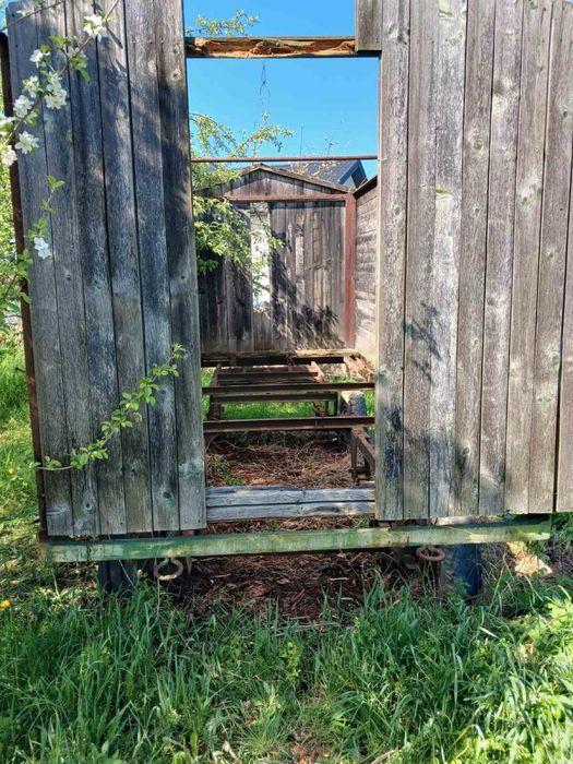 Причіп-платформа (шасі для контейнера, мобільної лазні, будинку)