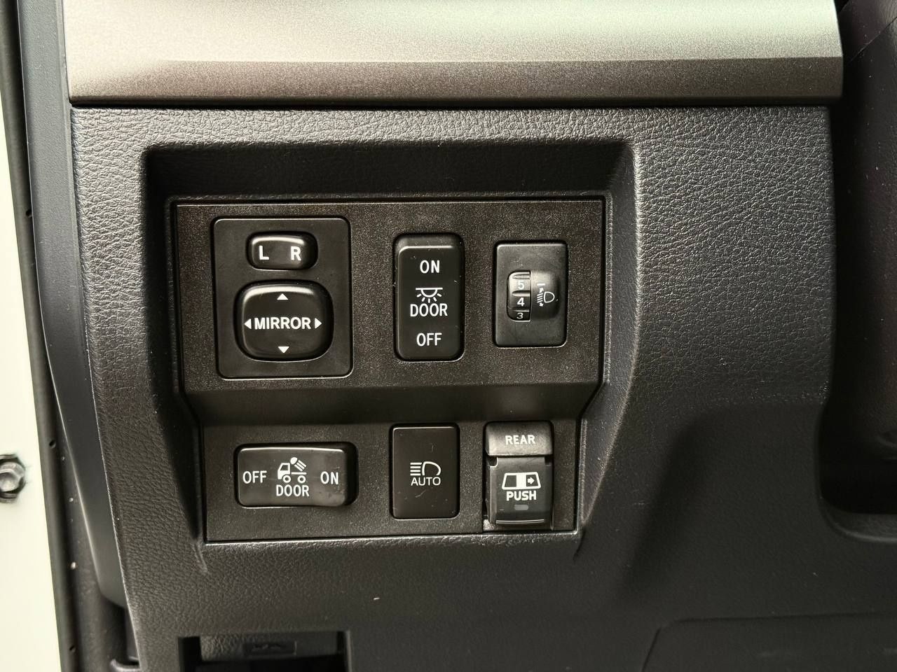 Toyota Tundra 2018 року, 5.7 бензин, автомат, повний привід, 140т.км
