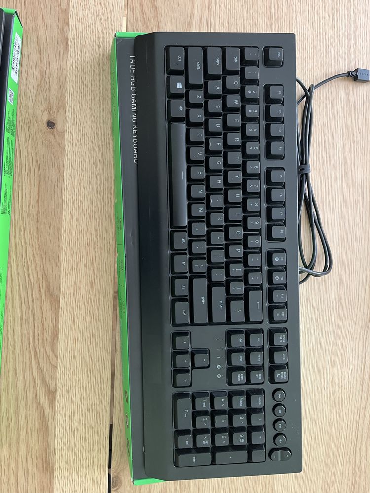 Klawaitura Razer cynosa v2 + Razer ergonomic wrist rest