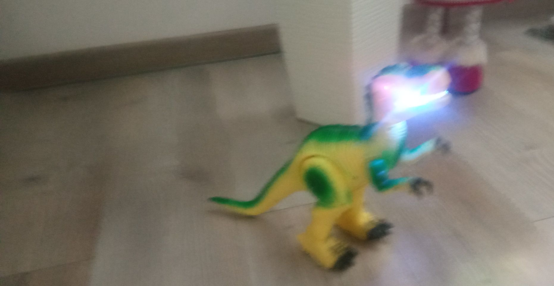 Zabawka interaktywna dinozaur