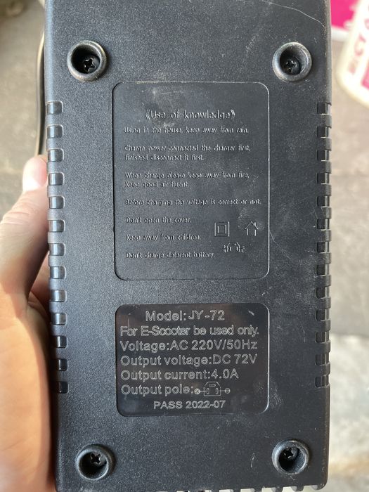 Продам оригінальний зарядний пристрій до електро скутера FADA NIO