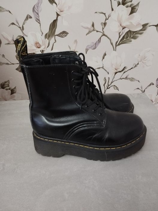 Ботинки жіночі осінні доктор Мартінс розмір 39