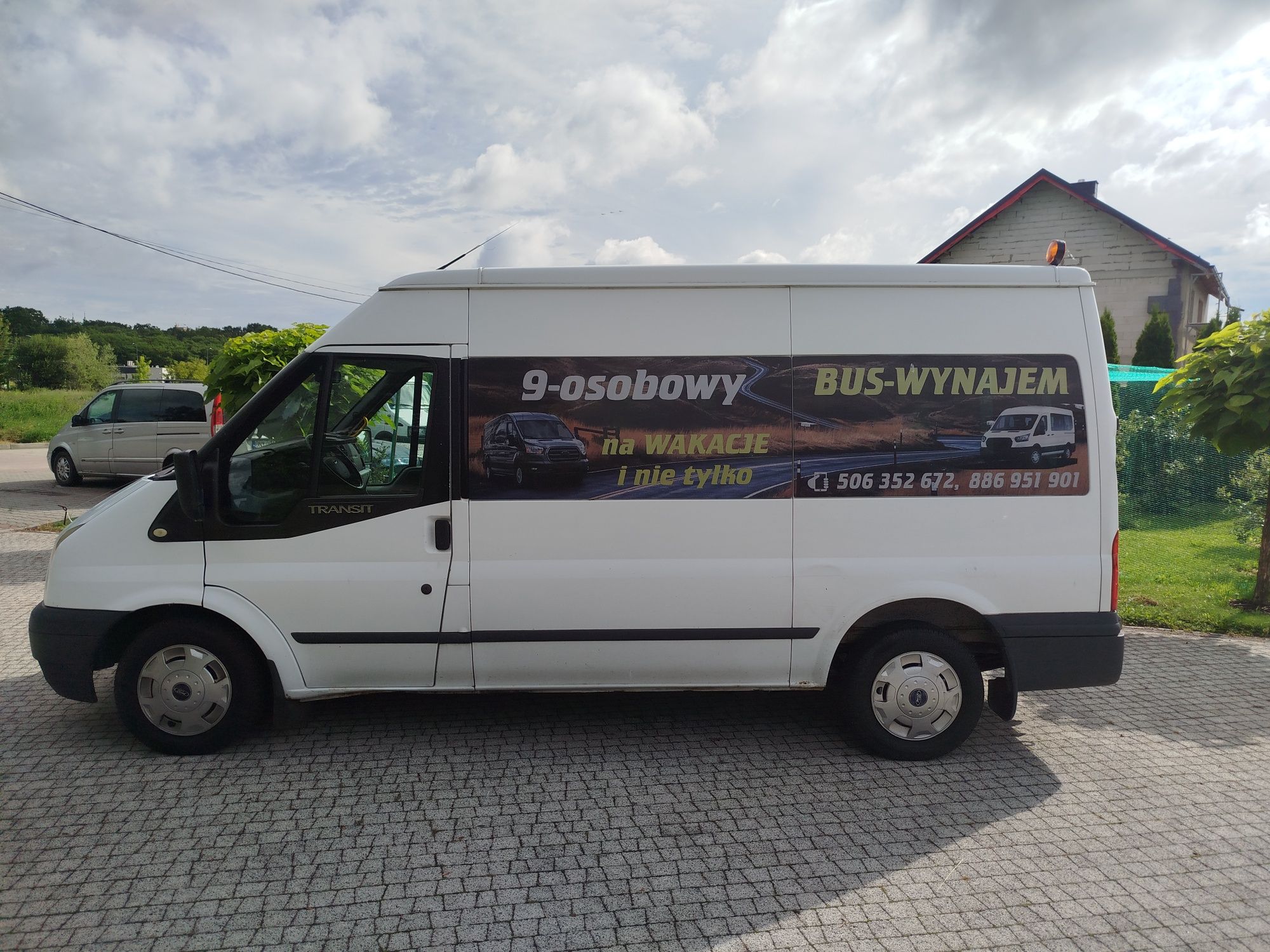 Wynajem busa 9-osobowego