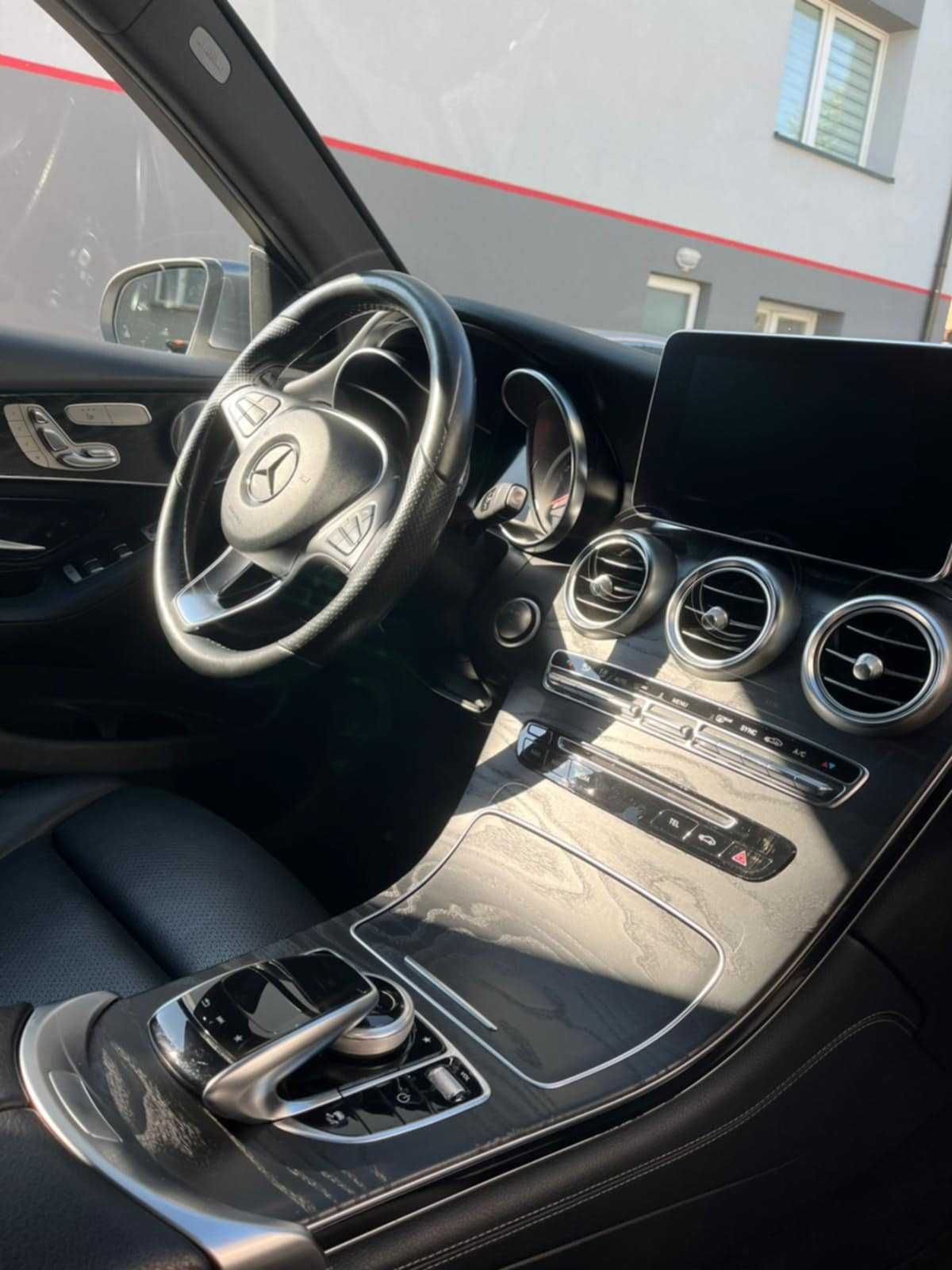 Piękny Mercedes GLC