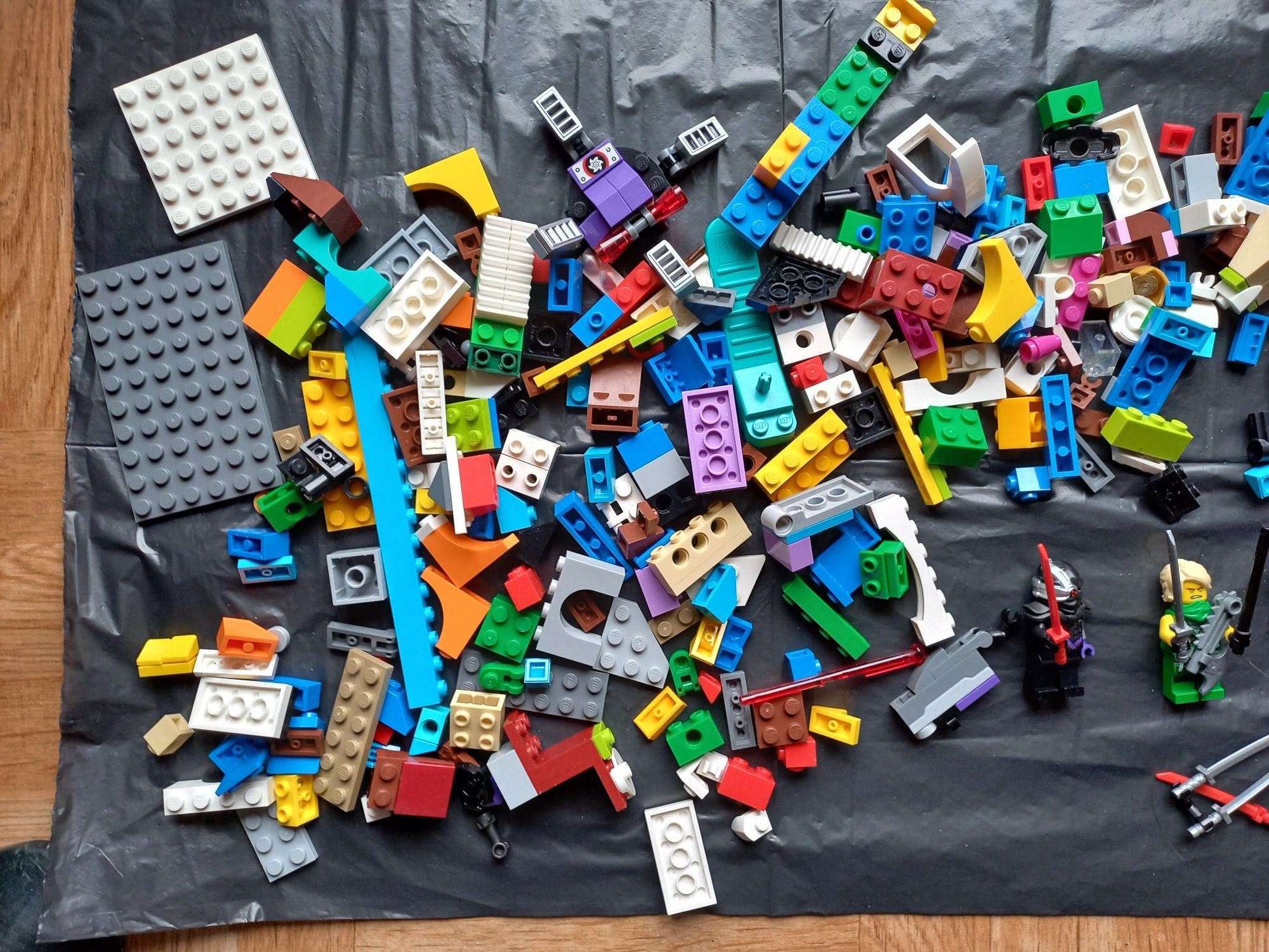 Cryptor Lloyd wuchta klocków Klocki Lego w tym pamperki miecze lampki