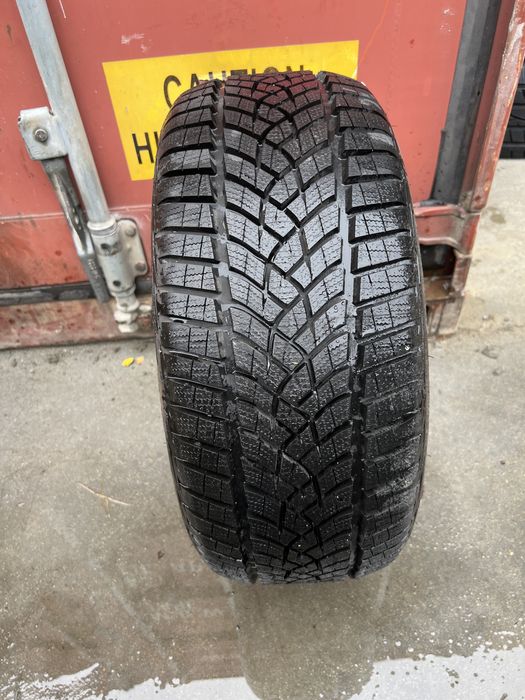 #Opona Goodyear 215/45/16 pojedynka