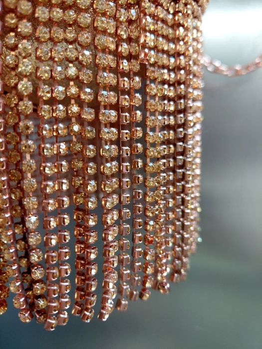 Kopertówka z kryształków i frędzli dopinany łańcuszek złota