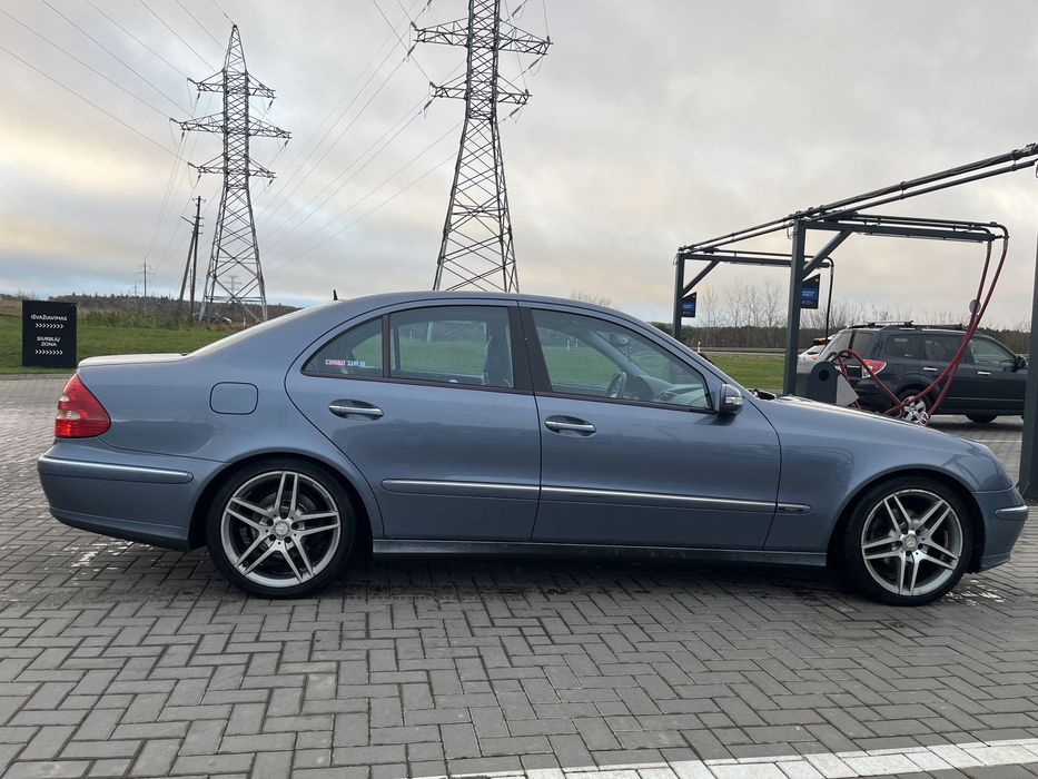 Продається Мерседес Бенз Е320