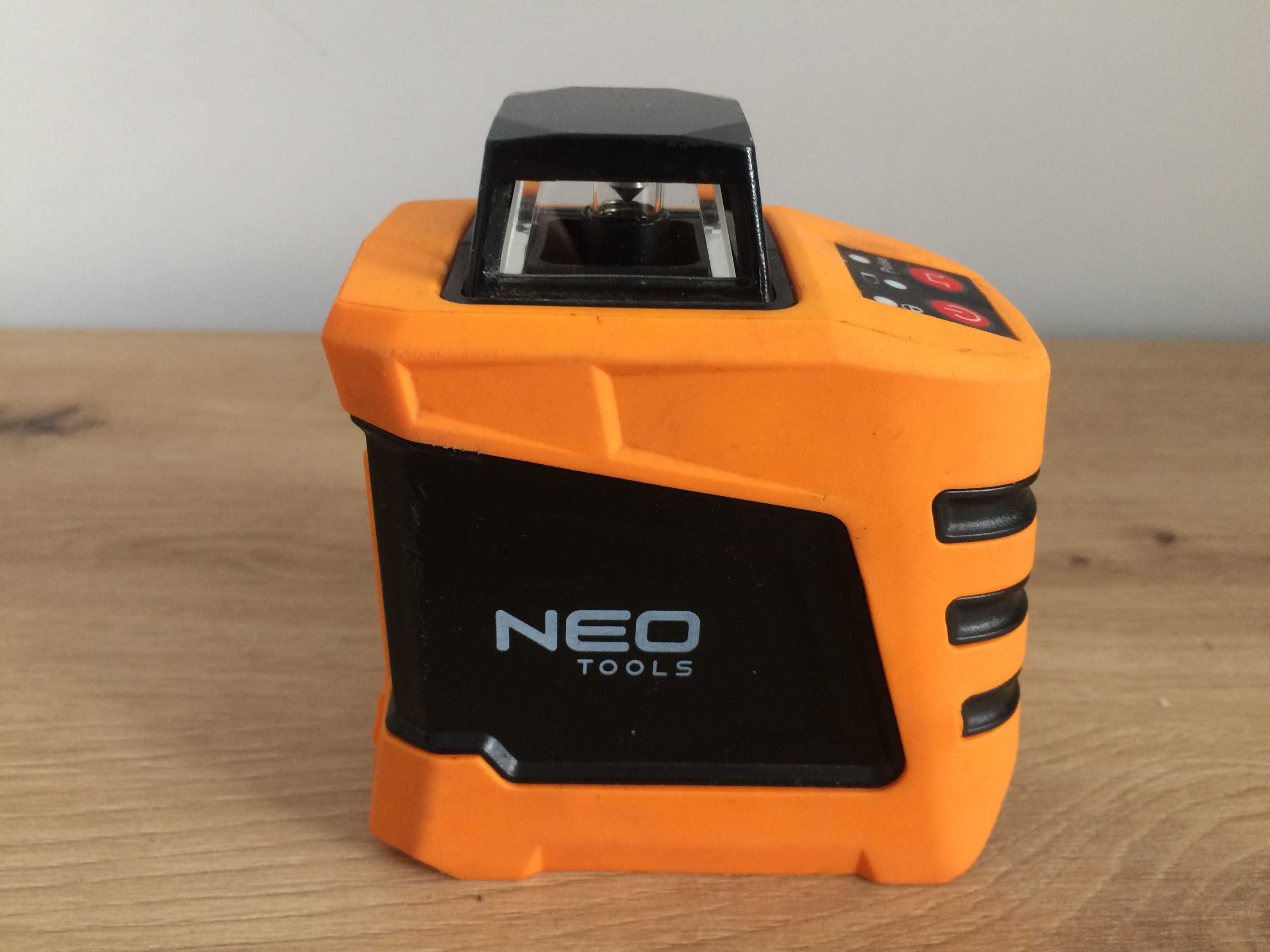 Laser krzyżowy firmy NEO TOOLS model 75-102 -360 stopni.