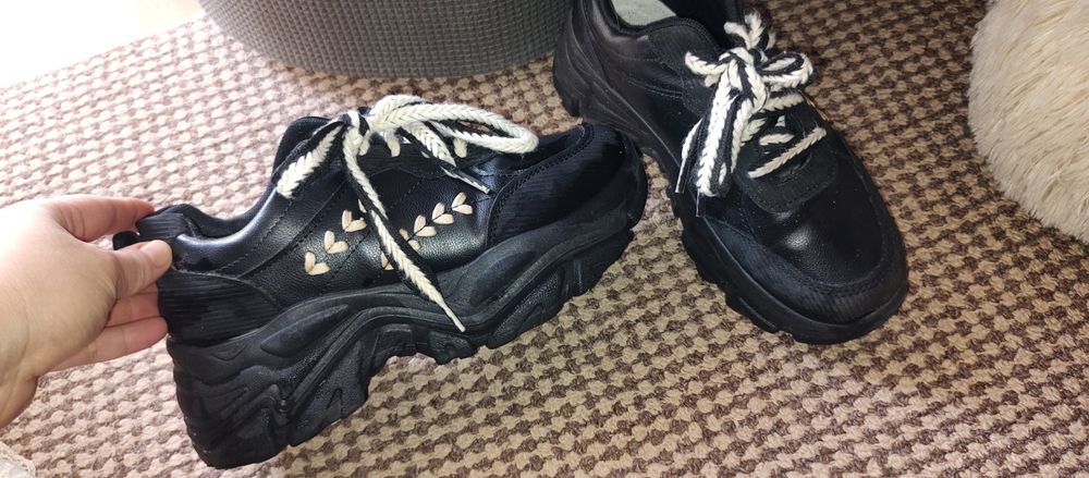 Кросівки осінь весна