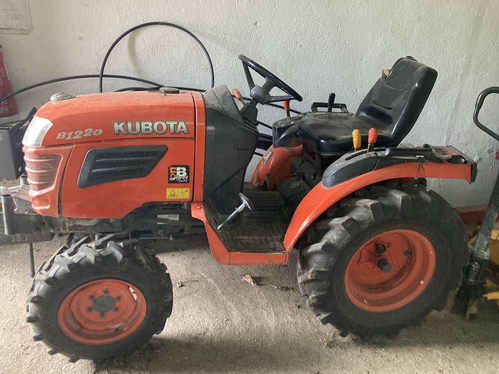 Trator Kubota B1220