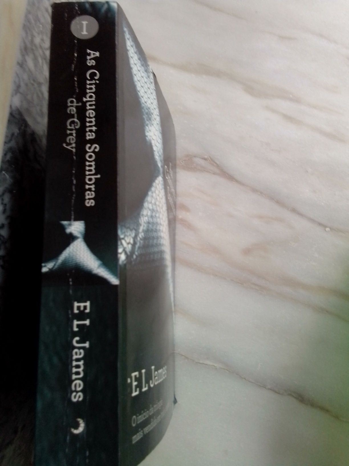 Livro cinquenta sombras de grey volume 1 só 7€ vol 1