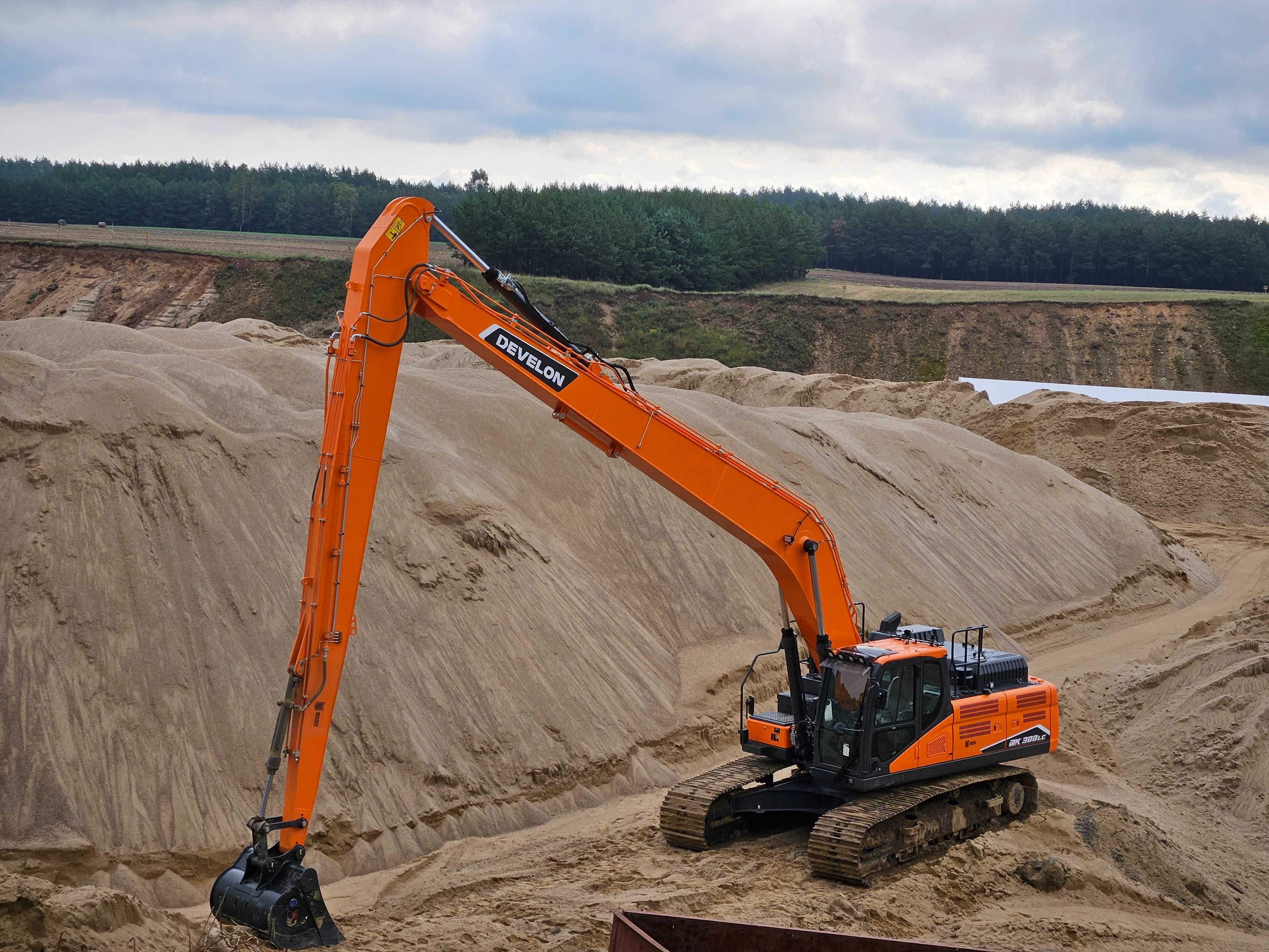 kopanie stawów, usługi koparką, roboty ziemne, niwelacja terenu