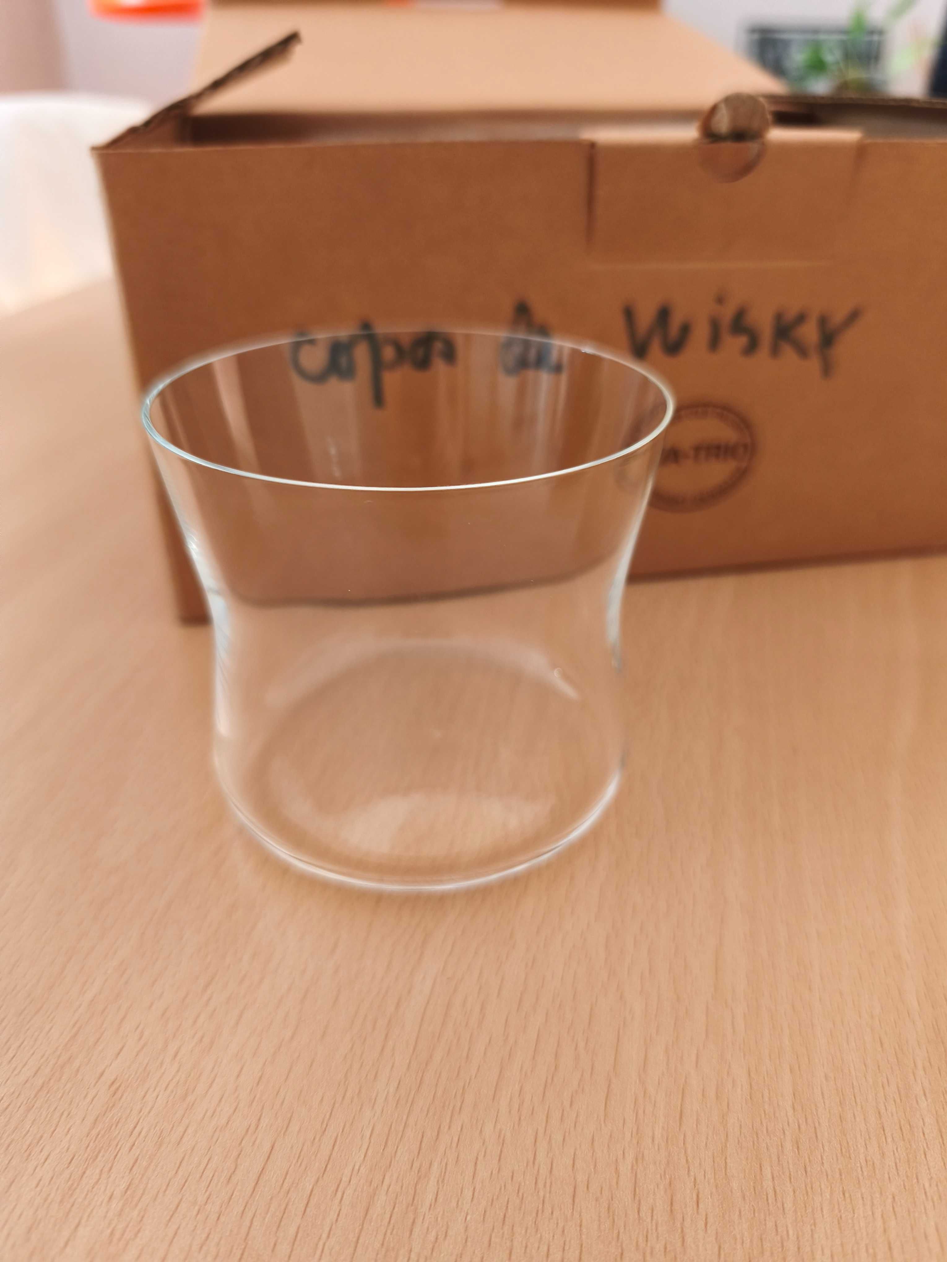 Vendo seis copos de whisky de cristal nunca usados