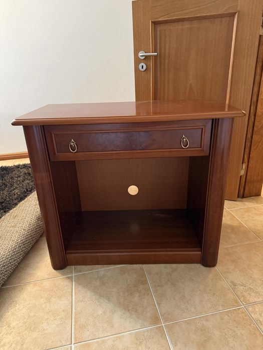 Móvel em madeira de cerejeira