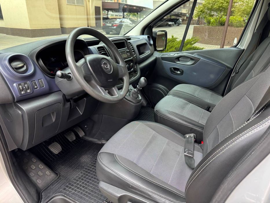 Продам Opel Vivaro Груз-пас 2015 року.