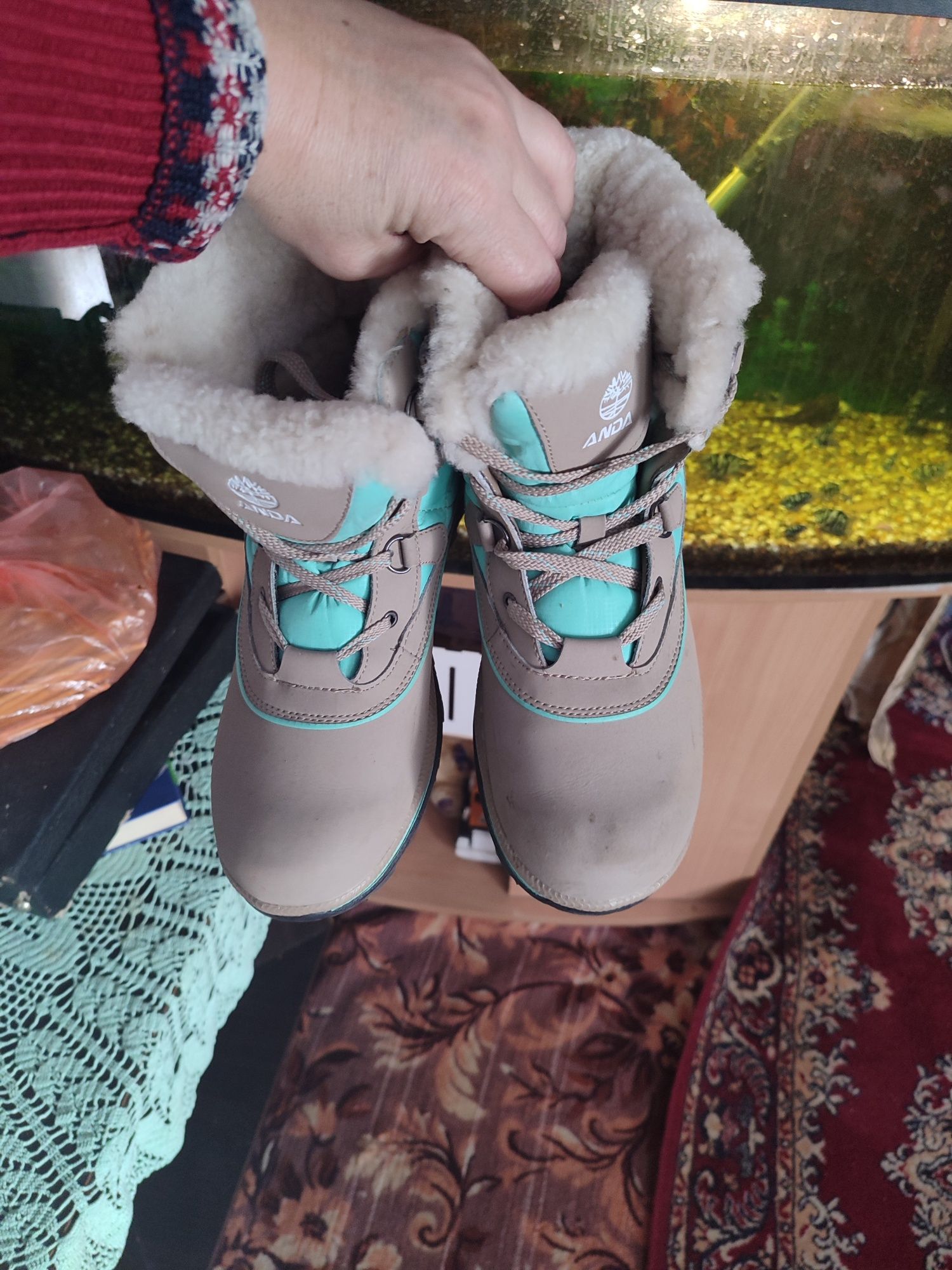 Продам зимові ботинки