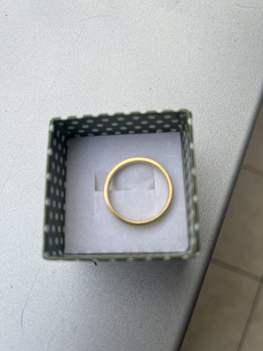 Obrączka ze stali chirurgicznej w kolorze żółtego złota