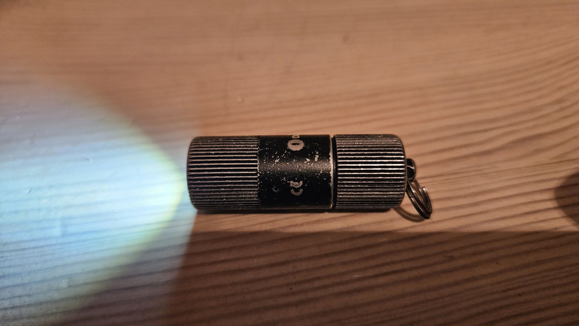 Latarka olight 1R2 eos