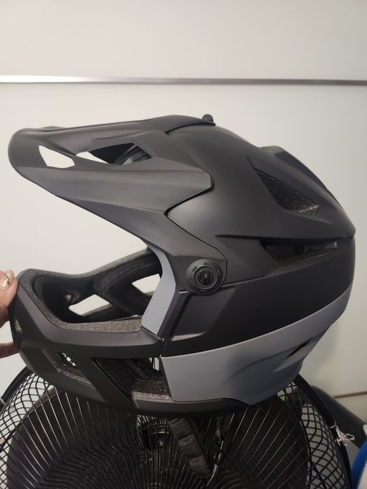 Kask rowerowy typu full-face