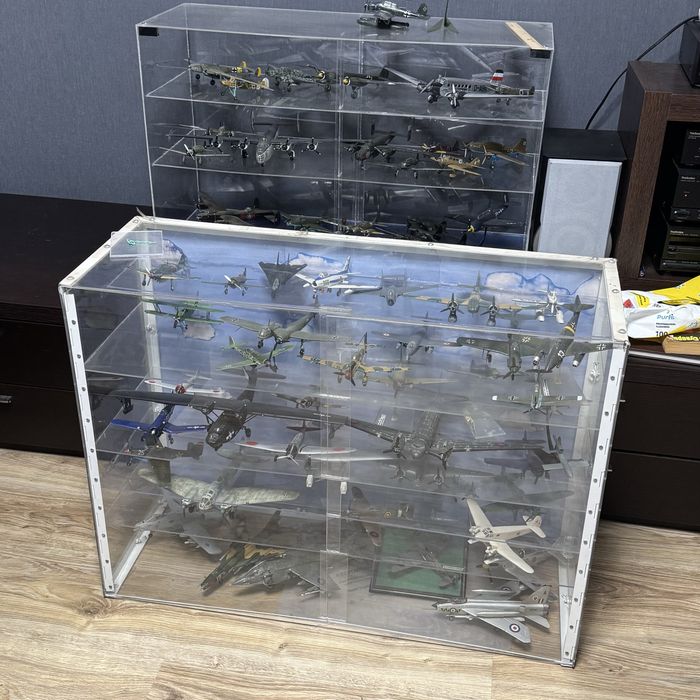 Шафа з оргскла. Використовувалась для стендових моделей.