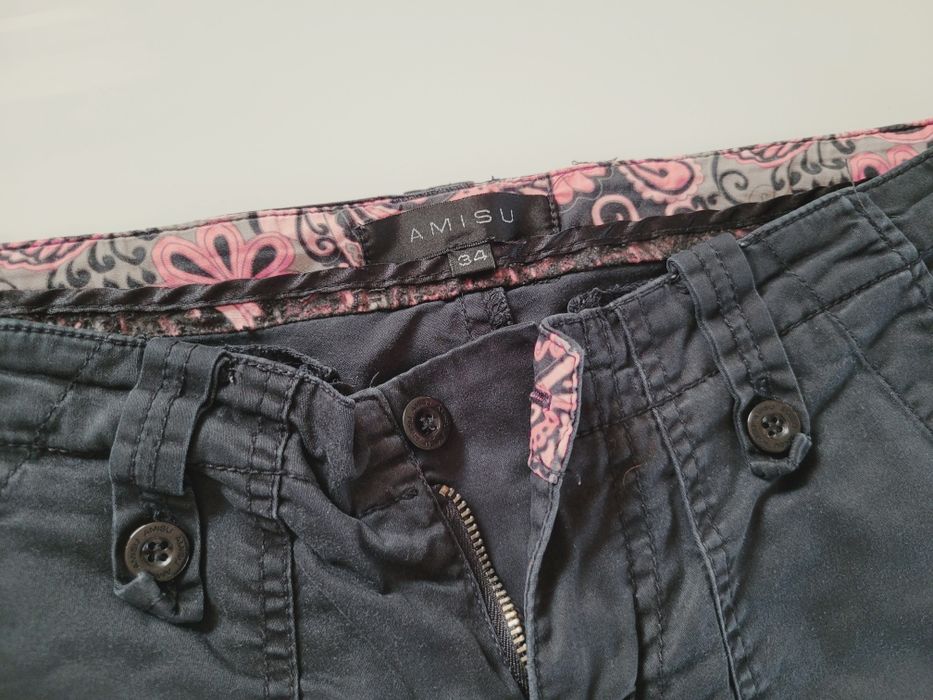 Damskie spodnie 3/4 typu bojówki od Amisu r.34