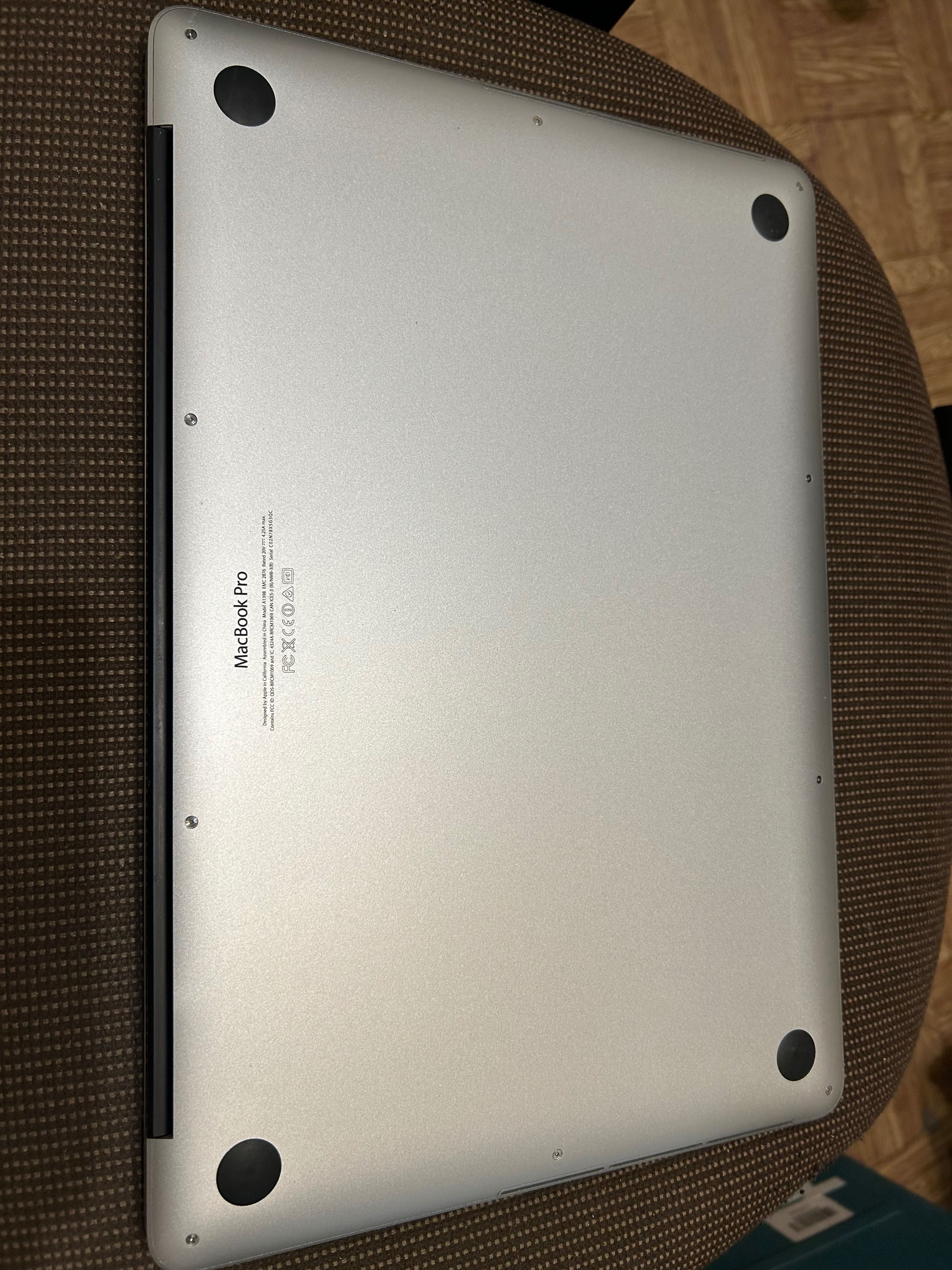 Mac Book Pro 15" 2014р, 2.2Ghz 16Гб оперативки 250Гб SSD