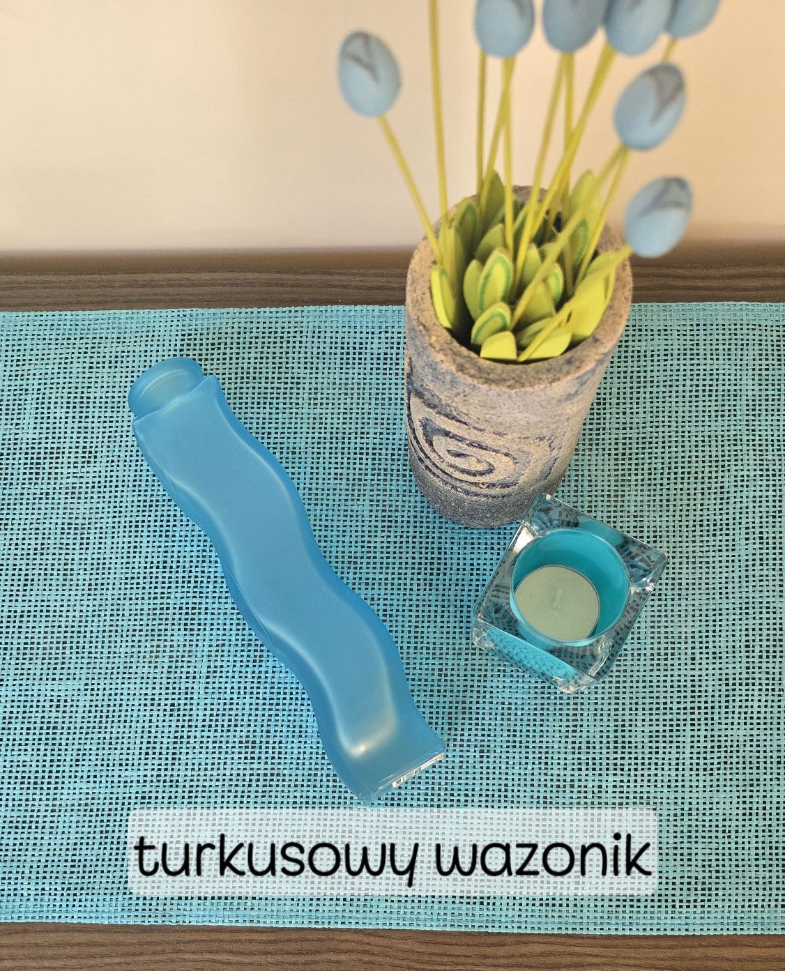 turkusowy flakonik IKEA