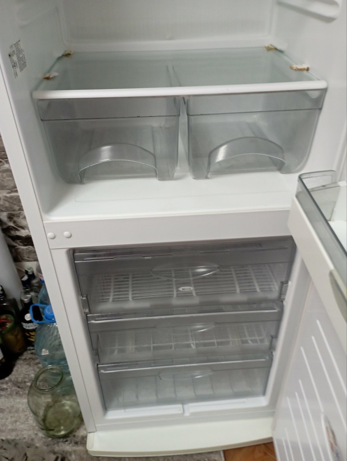 Холодильник две  камеры Состояние нового