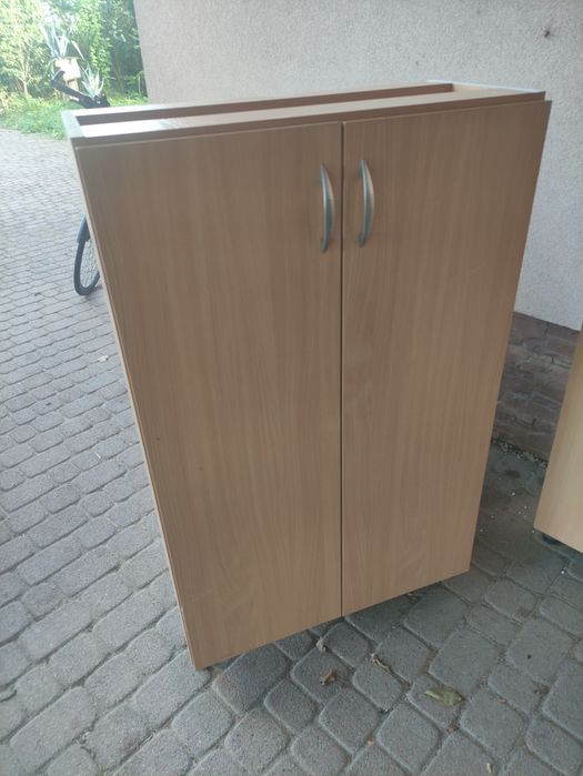 Szafki po 50zł sztuka, z drzwiczkami, na klucz, z nóżkami