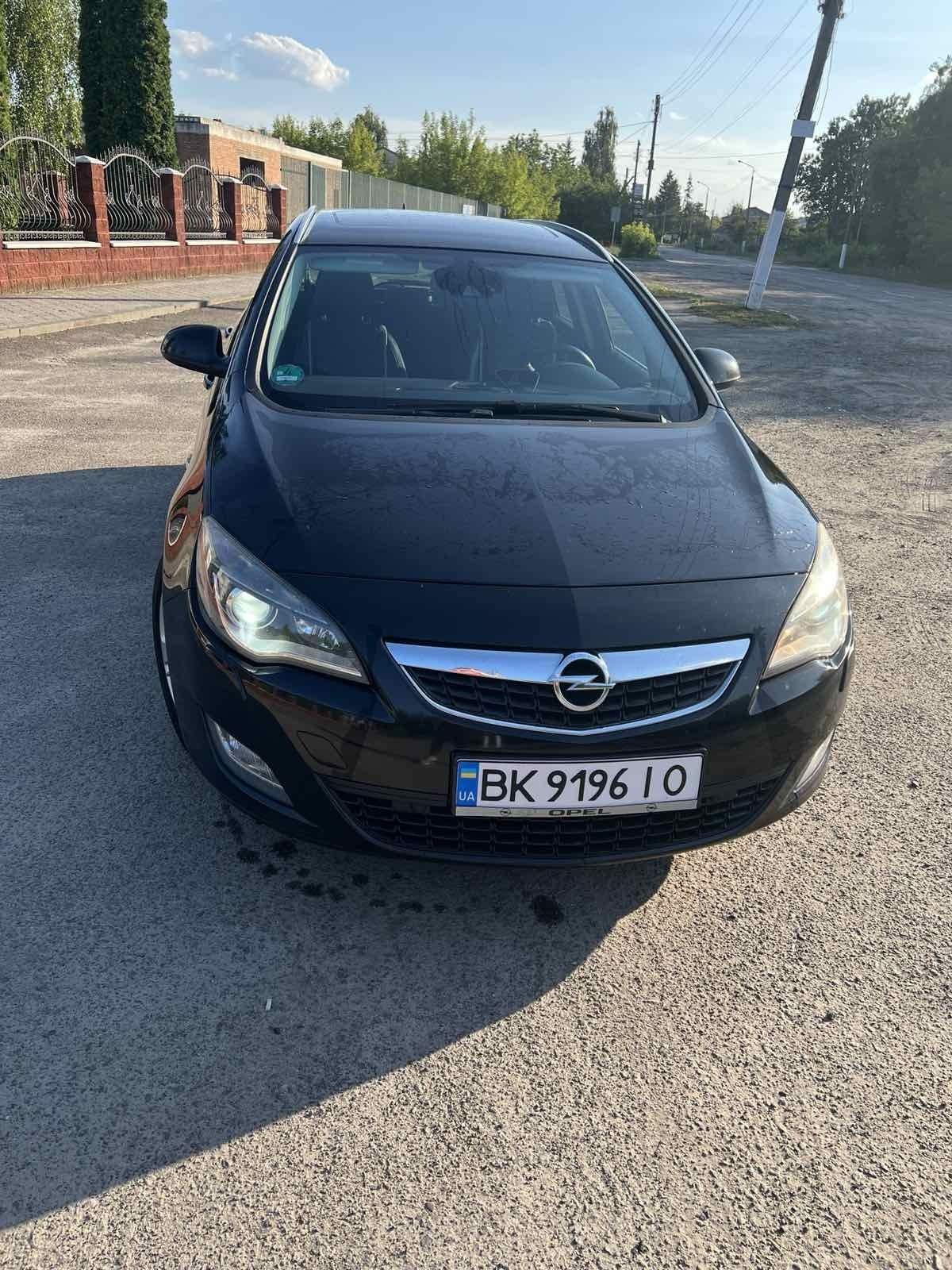 Продам машину Opel Astra j