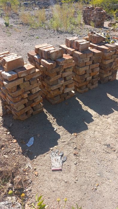 Продам красный кирпич 0.8.