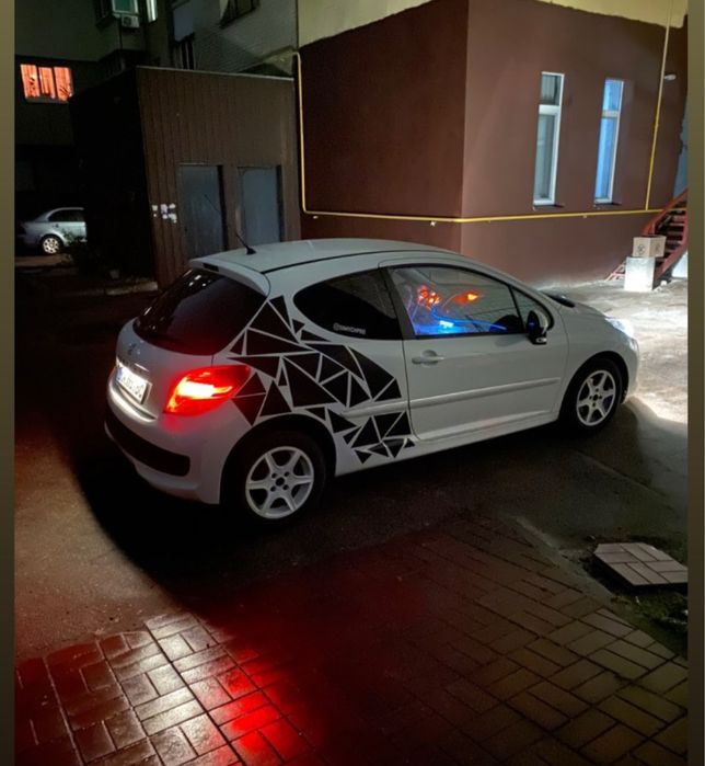 peugeot 207 (1.4 бензин 2012 рік)