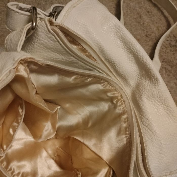 Kremowa torebka ze skóry naturalnej