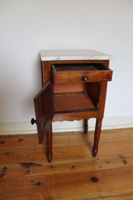 Mesa de cabeceira / mesa de apoio antiga, vintage
