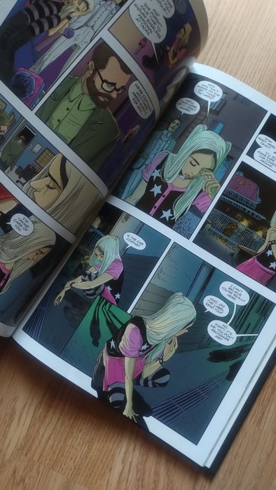 Poppy Poppy's Inferno blue komiks książka twarda